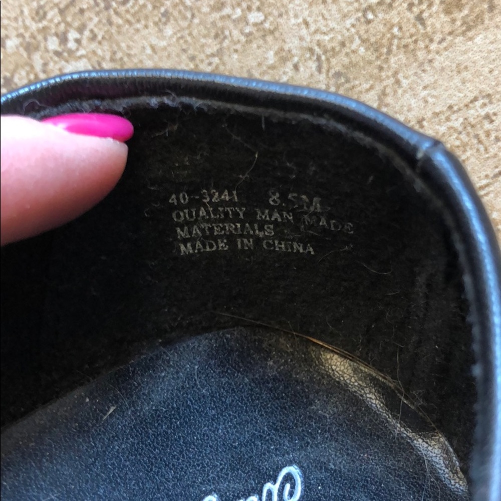 Shoes - Picture 4 of 4